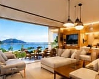 Perspectiva da sala de um apartamento de 2 quartos com vista para o mar